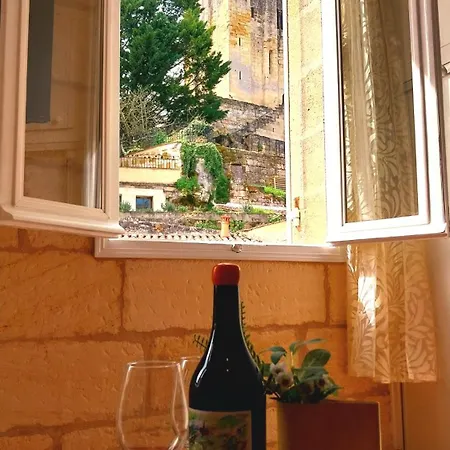 Апартаменты Hotes De Emilion *