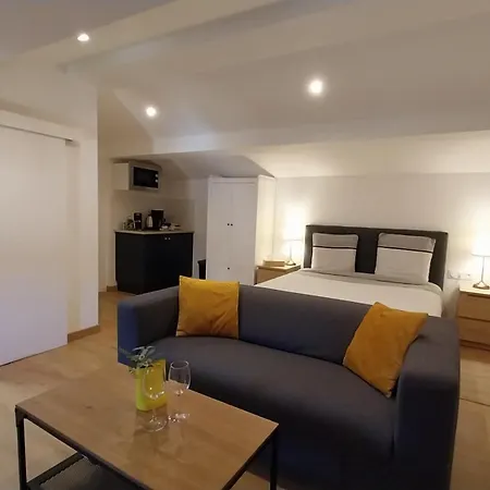 Hotes De Emilion Апартаменты Сент-Эмильон